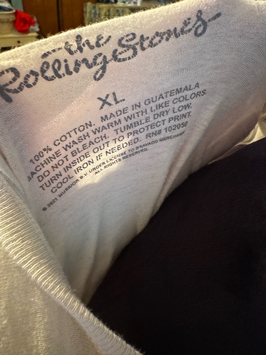 Bravado Beige Rolling Stones Graphic Tee with Red & Blue Tongue Logo Vintage? - Picture 3 of 4